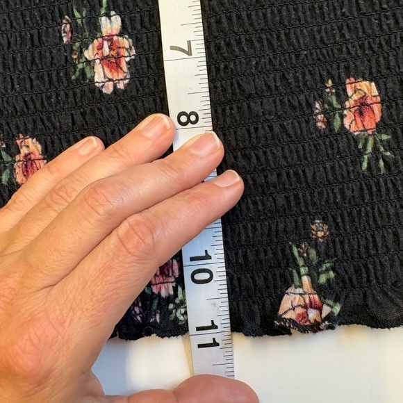 Ardene Black Off the Shoulder Ruched dainty Floral crop top women's size Medium - Picture 6 of 6